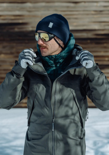 detail POC Urbane Beanie Turmaline Navy – Urban Style and Everyday Comfort