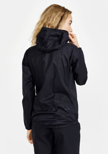 detail Dámská cyklo bunda Craft 1910582-999000 ADV Offroad Wind W- lehká cyklistická bunda s kapucí CRAFT ADV Offroad Wind odolná proti větru a částečně proti vodě je ideální do nestálého, větrného počasí  Materiál: 100% polyester Gramáž: 45 g/m2  - větruodolný materiál s voděodpudivou úpravou - ergonomicky řešený střih odpovídající jezdecké pozici na kole - laserem řezaná otvory pro lepší ventilaci - prodloužený zadní díl zakončen silikonovým ošetřením pro lepší usazení - bundu lze sbalit do kapsy skryté ve švu - 1 náprsní kapsa na zip - reflexní prvky