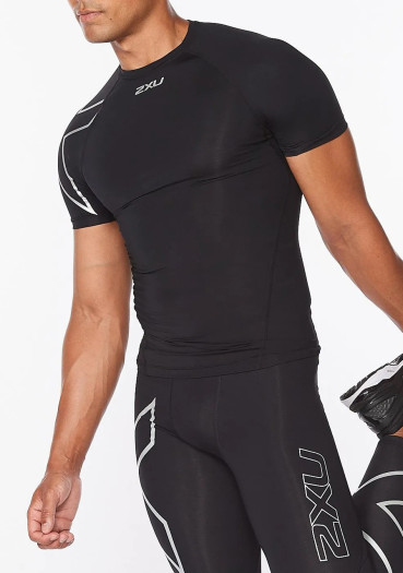 detail Men’s 2XU Core Compression Short Sleeve Top