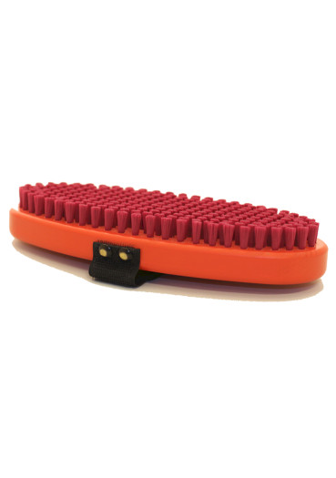 detail ​Swix T0190O – Oval red nylon brush for final polishing of waxes