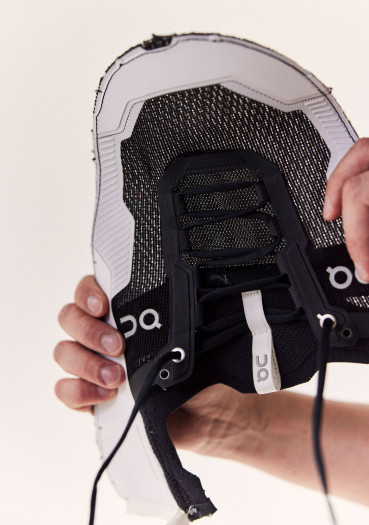 detail Men's On Running Cloudultra 2 Shoes, M Black/White