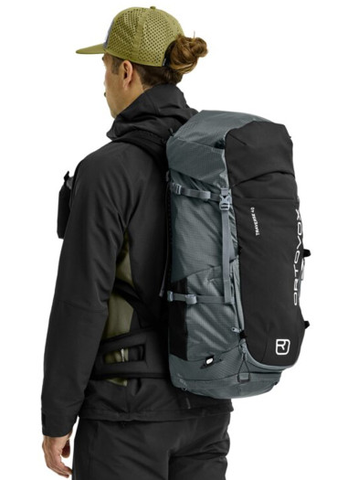 detail Backpack Ortovox Traverse 40 Black Raven 40 Liter