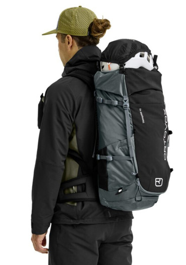 detail Backpack Ortovox Traverse 40 Black Raven 40 Liter