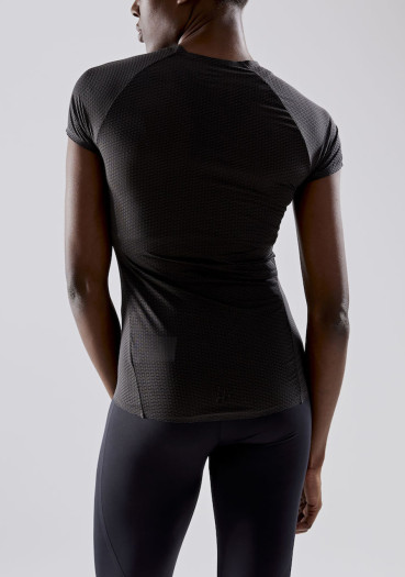 detail Women’s performance top CRAFT Nanoweight short sleeve