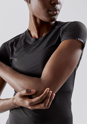 detail Women’s performance top CRAFT Nanoweight short sleeve