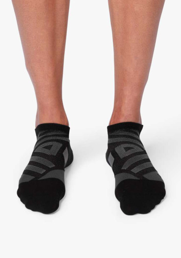 detail Men's Socks On Running Low Sock M Black / Shadow