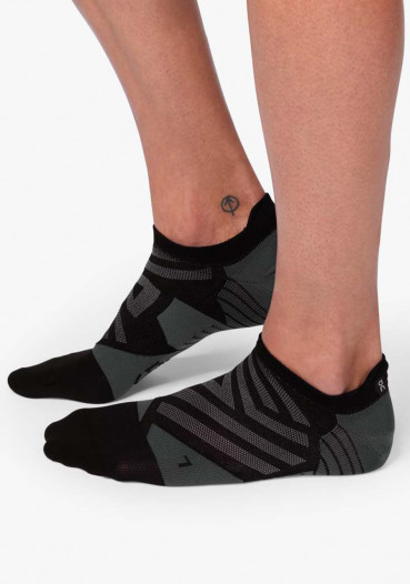 detail Men's Socks On Running Low Sock M Black / Shadow